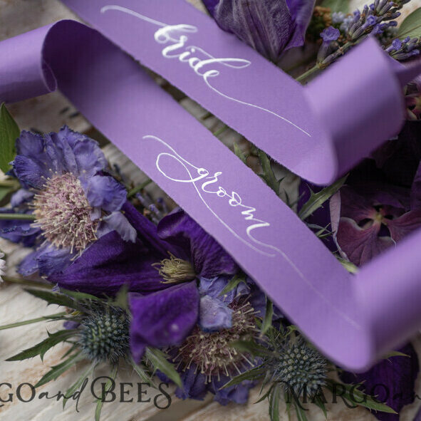 Purple Calligraphy Elegant Wedding Place Cards, Modern Unique Name Tags For Your Wedding Tables, Purple Luxury Name Tag, Custom Minimalistic Wedding Place Cards