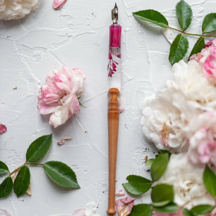 Wood and resin English Oblique Pen, Handmade resin flowers Wooden Antique Dip Pen, Wood Oblique Calligraphy Pen Holder, perfect gift for her, practicing Quill