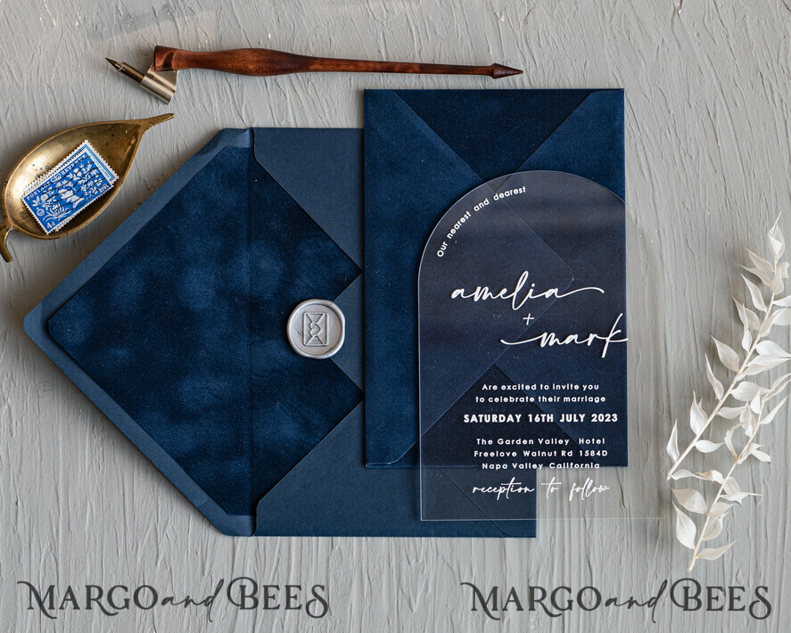 Modern Arch Acrylic Wedding Invitations, Velvet Pocket Navy blue Modern Wedding Cards, Navy Gold Invites, minimalistic Plexi Wedding Invitation Suite