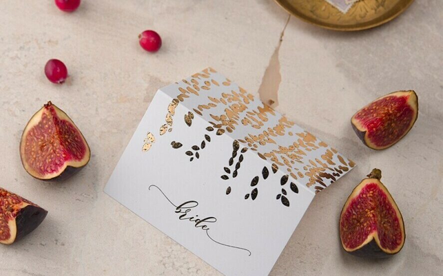 Modern White Wedding Place Cards, White Wedding Escort Card with Gold Printout, Elegant place cards, Wedding Table Name cards, Personalized wedding decoration