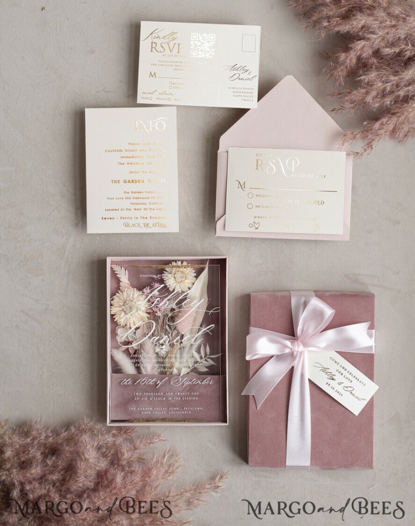 Natural Dried Flowers Wedding Invitations in velvet box, Plexi Glamour Boxed Wedding Invitation Suite Luxury, Romantic Velvet Wedding Cards, Bespoke Golden Invites