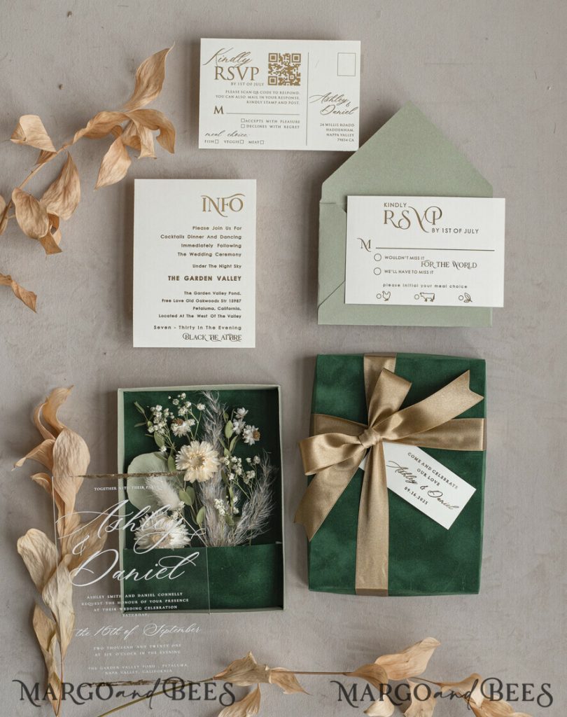 Natural Dried Flowers Wedding Invitations in velvet box, Plexi Glamour Boxed Wedding Invitation Suite Luxury, Romantic Velvet Wedding Cards, Bespoke Golden Invites