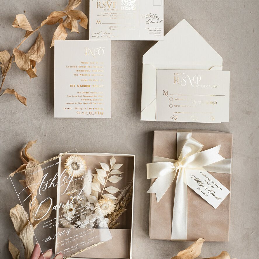 Natural Dried Flowers Wedding Invitations in velvet box, Plexi Glamour Boxed Wedding Invitation Suite Luxury, Romantic Velvet Wedding Cards, Bespoke Golden Invites