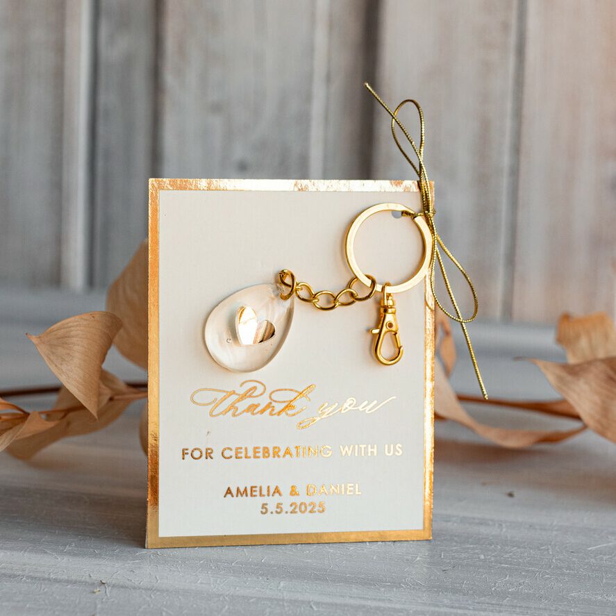 Wedding Favors For Guests in bulk Custom Resin modern mirror heart Keychain, Golden personalised Thank you gifts Teardrop Keychain with Gold-Plated Stainless Steel Hardware