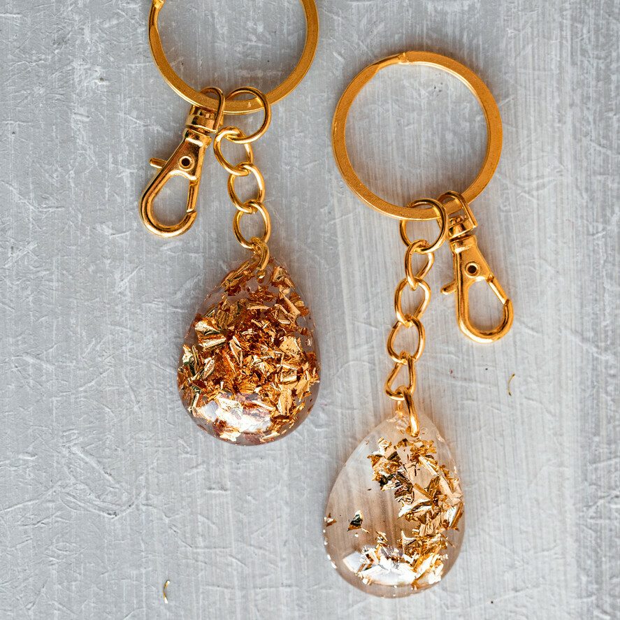 Wedding Favors For Guests in bulk Custom Resin glamour golden Keychain, Golden personalised Thank you gifts Teardrop Keychain with Gold-Plated Stainless Steel Hardware