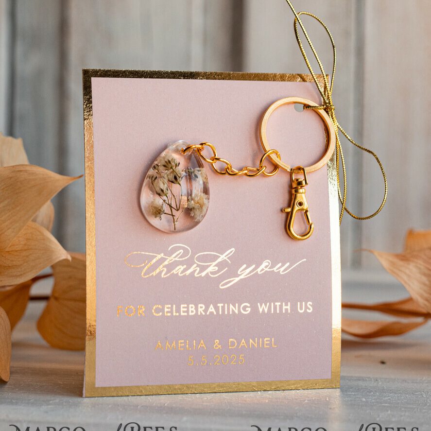 Wedding Favors For Guests in bulk Custom Resin baby breath flower Keychain, Golden personalised Thank you gifts Teardrop Keychain with Gold-Plated Stainless Steel Hardware