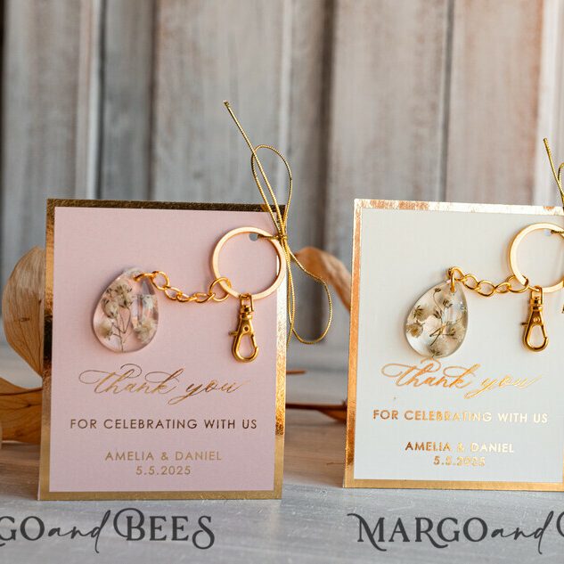 Wedding Favors For Guests in bulk Custom Resin baby breath flower Keychain, Golden personalised Thank you gifts Teardrop Keychain with Gold-Plated Stainless Steel Hardware