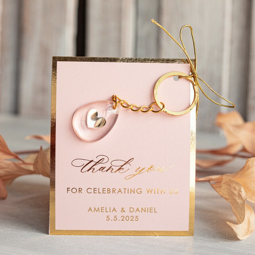 Wedding Favors For Guests in bulk Custom Resin Keychain with heart, Golden personalised Thank you gifts Teardrop Keychain with Gold-Plated Stainless Steel Hardware