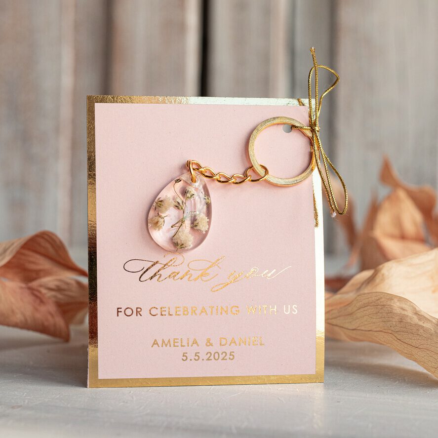 Wedding Favors For Guests in bulk Custom Resin Keychain with heart, Golden personalised Thank you gifts Teardrop Keychain with Gold-Plated Stainless Steel Hardware