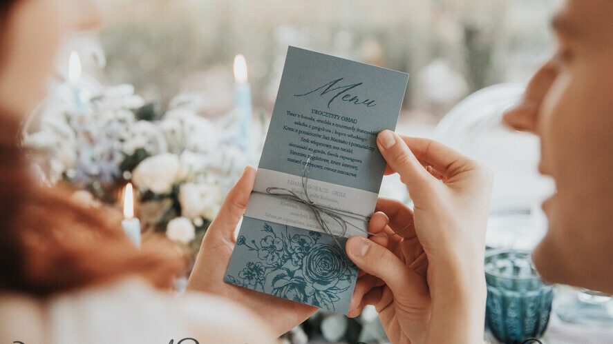 Romantic Dusty Blue Wedding Menu, Custom Modern Floral Dinner Menu, Chic Minimalistic Menu with Vellum Belly Band and Twine, Modern Elegant Wedding Stationery