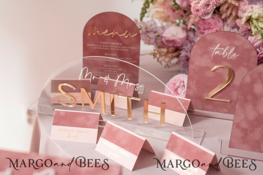 Luxury Velvet Arch Menu with stand, blush pink and Gold Mirror Wedding Table Decor, Menu 3D Golden Letters and White Lettering, Pink menu with base, personalized wedding detail, glamour party decor