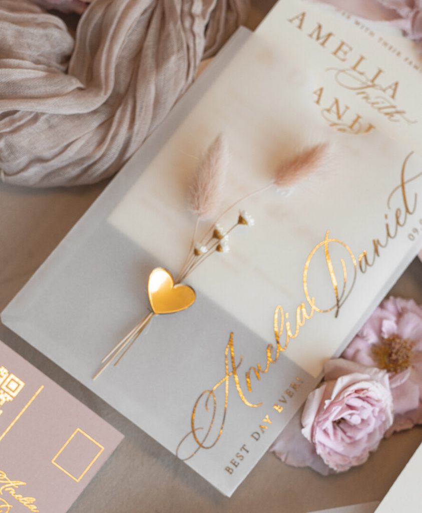 Whimsical Blush Gold Wedding Invitation with vellum etui natural dierd flowers pampass gras, Garden Elegant Floral Wedding Invitation with mirror gold heart