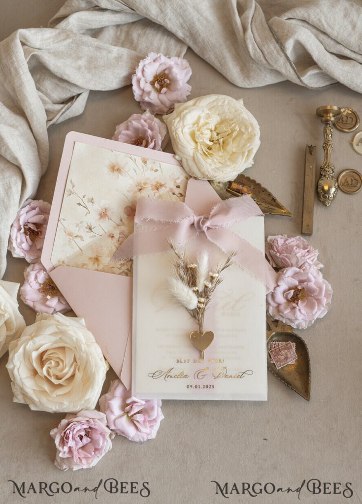 Whimsical Blush Gold Wedding Invitation with vellum etui natural dierd flowers pampass gras, Garden Elegant Floral Wedding Invitation with mirror gold heart