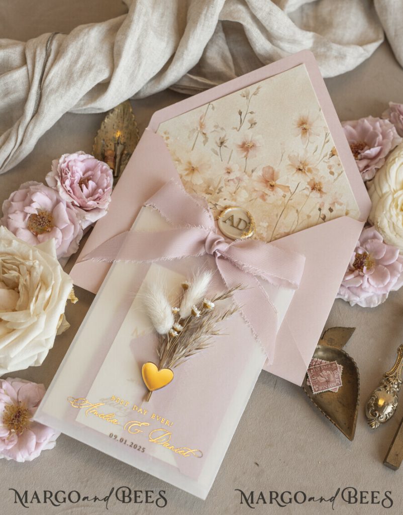 Whimsical Blush Gold Wedding Invitation with vellum etui natural dierd flowers pampass gras, Garden Elegant Floral Wedding Invitation with mirror gold heart