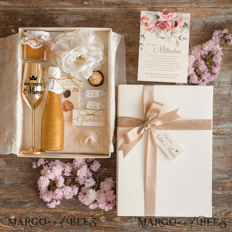 Geschenkidee zum Muttertag – Geschenkset für Mama mit Champagnerglas, alkoholfreiem Sekt & Karte Geschenkidee zum Muttertag – Geschenkset für Mama mit Champagnerglas, alkoholfreiem Sekt & Karte