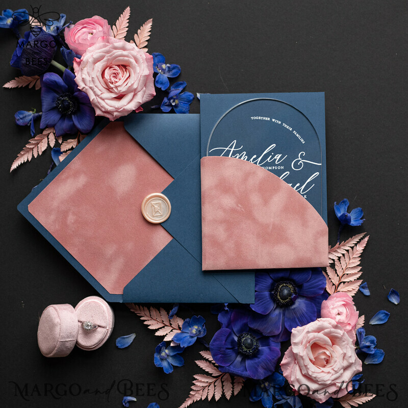 Navy Blue and Dusty Pink Velvet Pocket Plexi Wedding Invitation Set: An Elegant Arch Acrylic Design in Dark Blue with Velvet Pocket and Blush Pink Modern Wedding Suite.-7