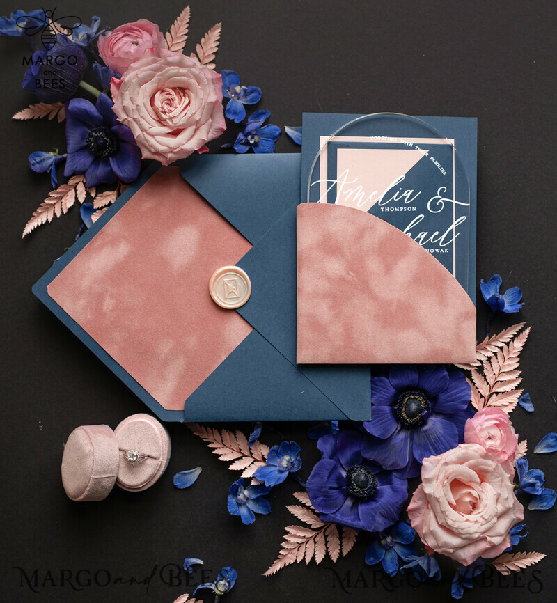 Navy Blue and Dusty Pink Velvet Pocket Plexi Wedding Invitation Set: An Elegant Arch Acrylic Design in Dark Blue with Velvet Pocket and Blush Pink Modern Wedding Suite.-8