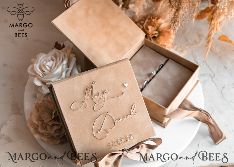 Beige Golden Velvet Wedding Ring Box: A Luxurious Choice for Your Ceremony

Nude Ring Box for Wedding Ceremony: Showcase Your Rings in Style

Add a Touch of Elegance with Boho Glam Wedding Ring Boxes for His and Hers

Luxury Velvet Ring Box Double: Customize Your Colors for a Personalized Touch-1