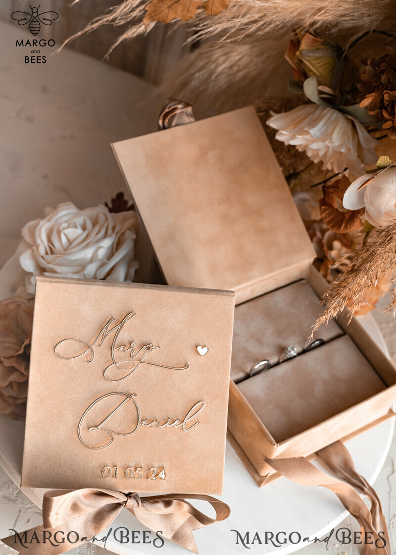 Beige Golden Velvet Wedding Ring Box: A Luxurious Choice for Your Ceremony

Nude Ring Box for Wedding Ceremony: Showcase Your Rings in Style

Add a Touch of Elegance with Boho Glam Wedding Ring Boxes for His and Hers

Luxury Velvet Ring Box Double: Customize Your Colors for a Personalized Touch-5
