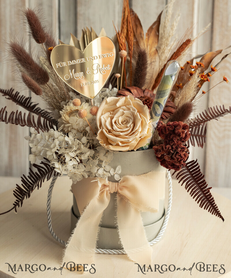 
Personalisierte Box mit Trockenblumen, Geschenk für das Brautpaar in Form eines Blumenstraußes mit Platz für Geld.-6