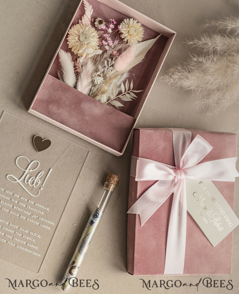 Geschenkschachtel für Geld Hochzeitsandenken mit Blumen in Glas. Personalisiertes Hochzeitsgeschenk mit einem Strauß getrockneter Blumen.-1