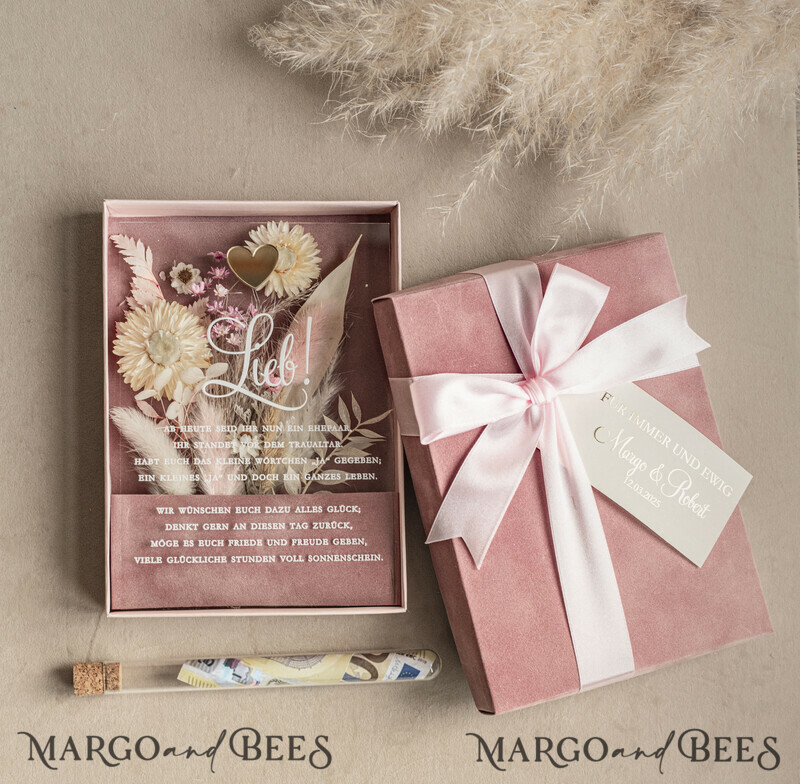 Geschenkschachtel für Geld Hochzeitsandenken mit Blumen in Glas. Personalisiertes Hochzeitsgeschenk mit einem Strauß getrockneter Blumen.-18