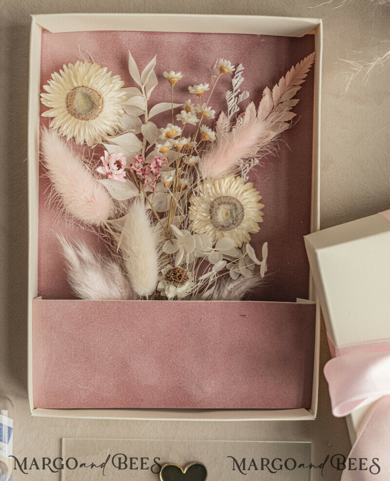 Geschenkschachtel für Geld. Geldgeschenk zur Hochzeit mit Strauß aus Trockenblumen personalisiert
-1