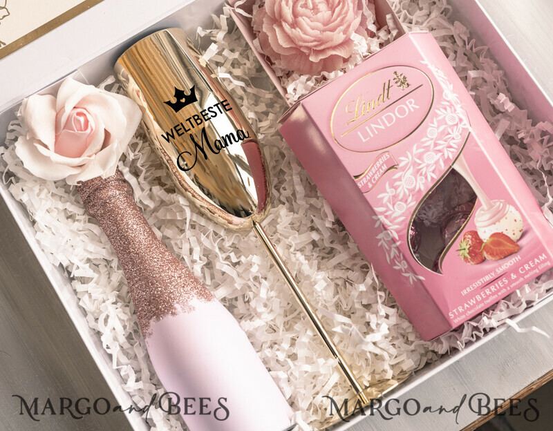 Edles Muttertagsgeschenk: Geschenkbox mit Lindor Pralinen, glitzerndem Sekt, Rosenkerze & Champagnerglas – liebevolle Überraschung für Mama-1